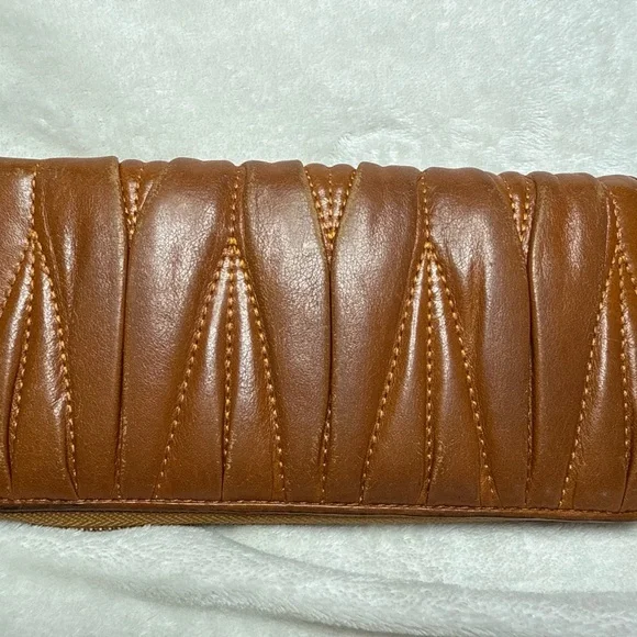 MIU MIU Matilasse Long Zip-Around Wallet - Pre-Owned Camel Brown Color - Picture 4 of 9